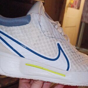 White Nike Court Pro's